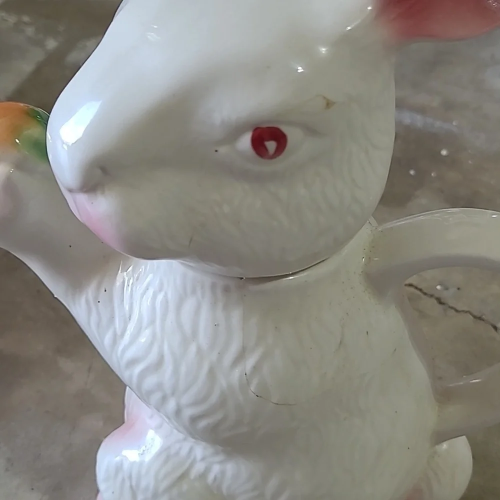 Peter Rabbit Teapot - Picture 3 of 5